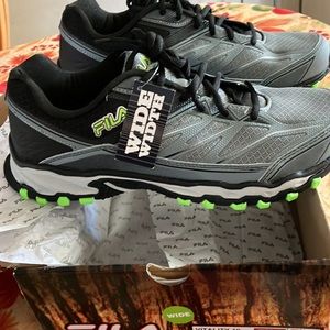 Fila NWT Men size 10.5 WIDE 4E All Terrain Vitality 19 RARE NEW
